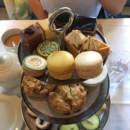 BG - Bergdorf Goodman